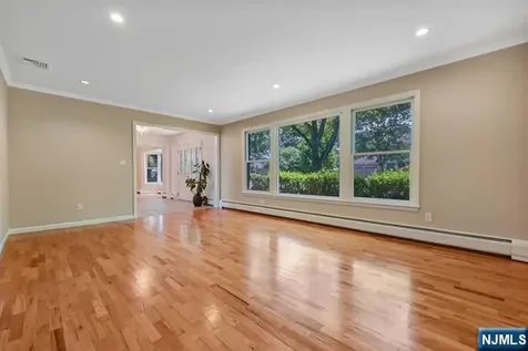 5 Skie Drive Paramus NJ 07652