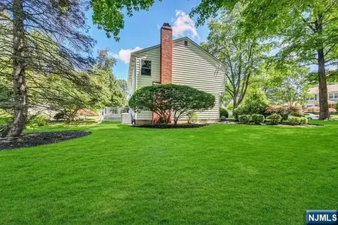 5 Skie Drive Paramus NJ 07652