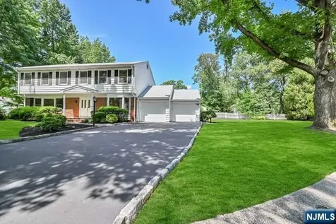 5 Skie Drive Paramus NJ 07652