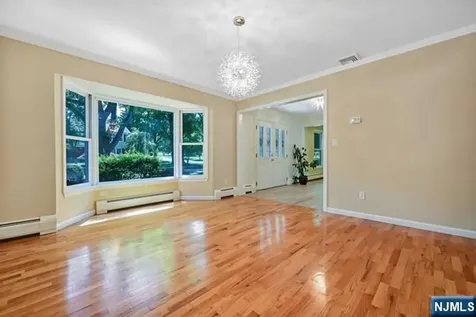 5 Skie Drive Paramus NJ 07652