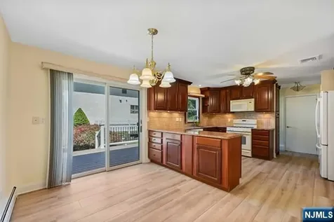 5 Skie Drive Paramus NJ 07652