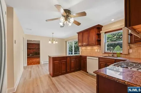 5 Skie Drive Paramus NJ 07652