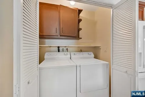 5 Skie Drive Paramus NJ 07652