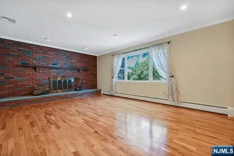 5 Skie Drive Paramus NJ 07652