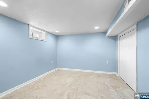 71 Wingra Avenue Rutherford NJ 07070