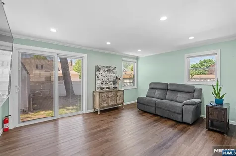 71 Wingra Avenue Rutherford NJ 07070