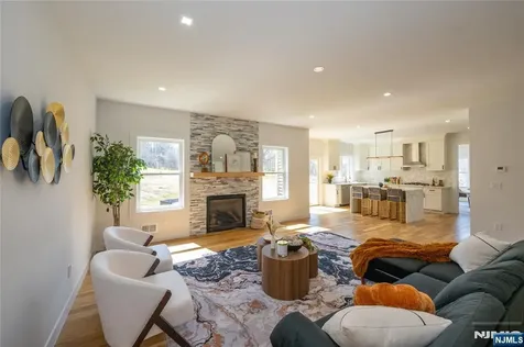 7 Emerald Drive Hardyston NJ 07419