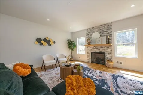 7 Emerald Drive Hardyston NJ 07419