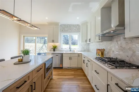 7 Emerald Drive Hardyston NJ 07419