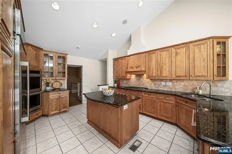 65 Arcadia Court Harrington Park NJ 07640