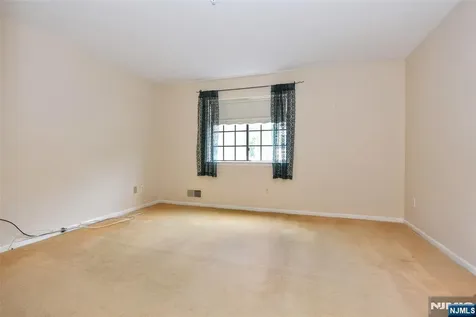 1804 Faulkner Court Mahwah NJ 07430