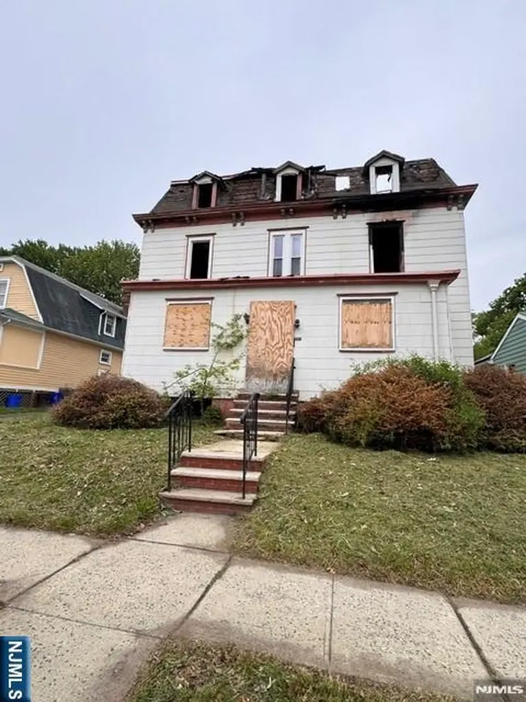 17 Westcott Street East Orange NJ 07017