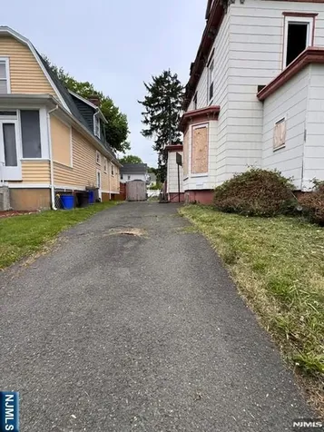 17 Westcott Street East Orange NJ 07017