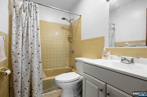747 Riverside Lyndhurst NJ 07071