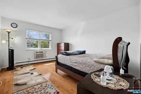 747 Riverside Lyndhurst NJ 07071