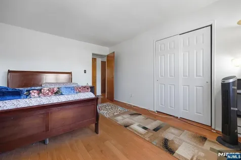 747 Riverside Lyndhurst NJ 07071