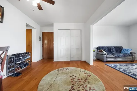 747 Riverside Lyndhurst NJ 07071