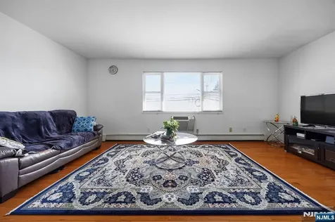 747 Riverside Lyndhurst NJ 07071