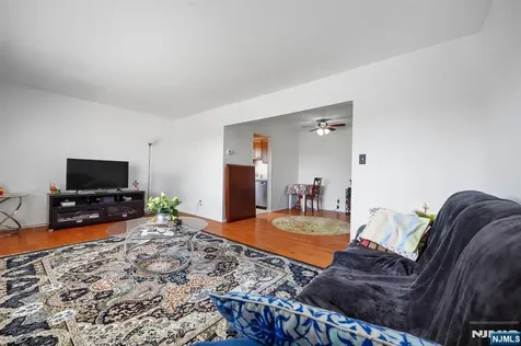 747 Riverside Lyndhurst NJ 07071