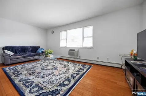 747 Riverside Lyndhurst NJ 07071