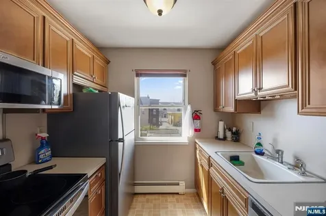 747 Riverside Lyndhurst NJ 07071