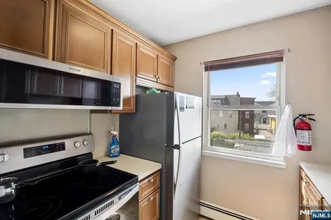 747 Riverside Lyndhurst NJ 07071