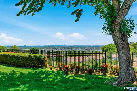 69 Magnolia Way North Haledon NJ 07508