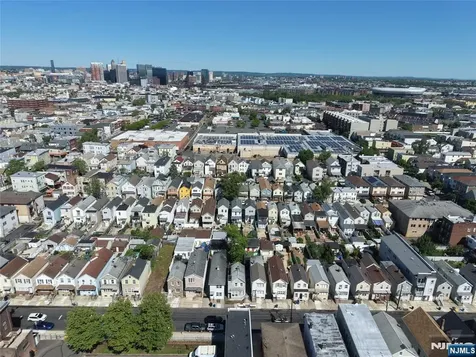 88 Komorn Newark NJ 07105