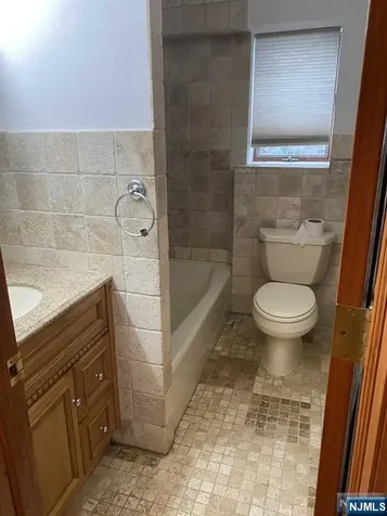 4 Hamilton Avenue Lodi NJ 07644