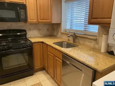 4 Hamilton Avenue Lodi NJ 07644