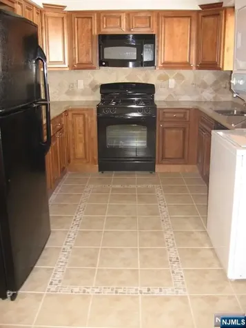 4 Hamilton Avenue Lodi NJ 07644