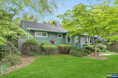 335 Bradley Avenue Northvale NJ 07647