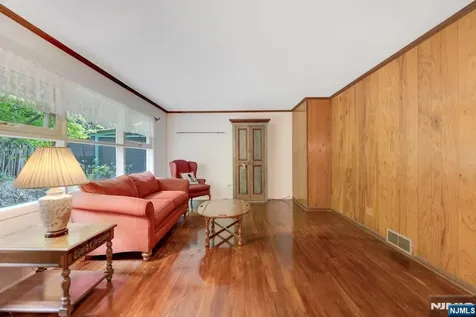335 Bradley Avenue Northvale NJ 07647