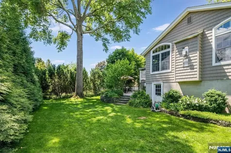 169 Hillman Avenue Glen Rock NJ 07452