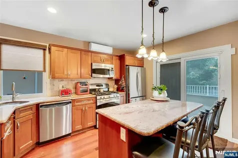 1130 Edgewood Lane Fort Lee NJ 07024