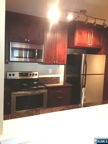 38 Garden Place Edgewater NJ 07020