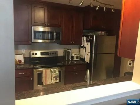 38 Garden Place Edgewater NJ 07020