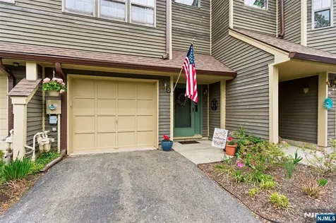 40 Lexington Lane West Milford NJ 07480