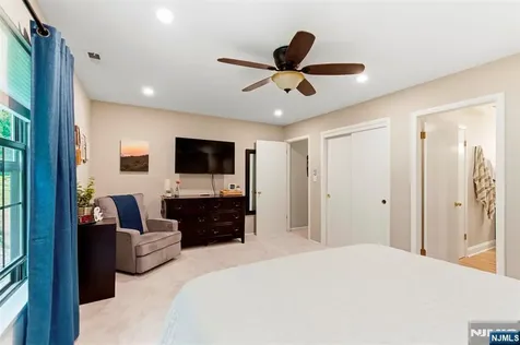 40 Lexington Lane West Milford NJ 07480