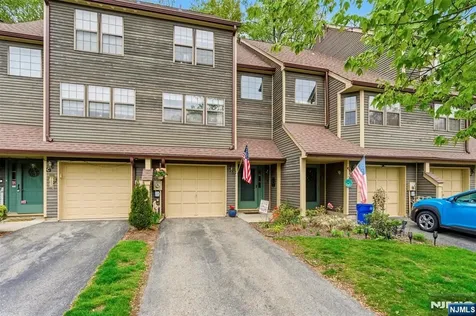 40 Lexington Lane West Milford NJ 07480