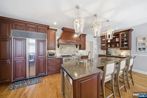 2 Hillas Lane Chester Township NJ 07930