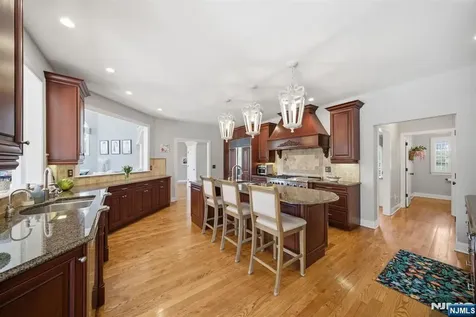 2 Hillas Lane Chester Township NJ 07930