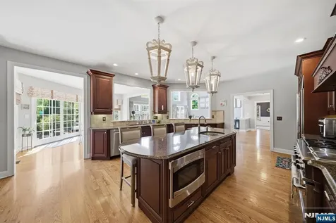 2 Hillas Lane Chester Township NJ 07930