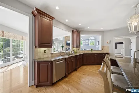 2 Hillas Lane Chester Township NJ 07930