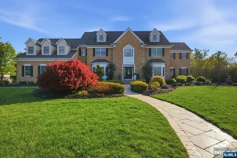 2 Hillas Lane Chester Township NJ 07930