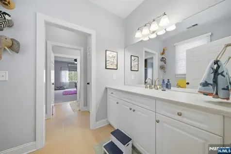 2 Hillas Lane Chester Township NJ 07930