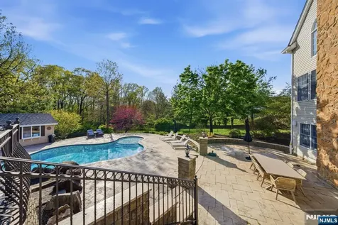 2 Hillas Lane Chester Township NJ 07930