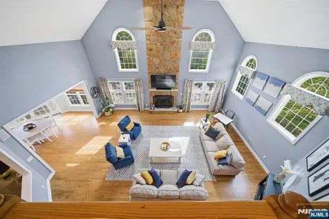 2 Hillas Lane Chester Township NJ 07930