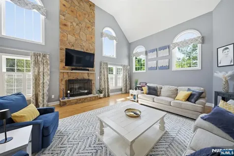 2 Hillas Lane Chester Township NJ 07930