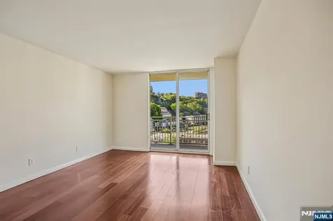 1077 River Road Edgewater NJ 07020